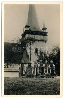 * T2/T3 Körösfő, Izvoru Crisului (Kalotaszeg, Tara Calatei); Templom Előtt, Népviselet / In Front Of The Church, Folklor - Zonder Classificatie