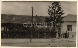 T2 1940 Zsitvabesenyő, Besenov (Érsekújvár, Nové Zámky); Fogyasztási Szövetkezet üzlete / Cooperative Shop. Photo - Sin Clasificación