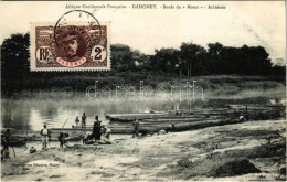* T1 Athiémé, Athiénée; Bords Du 'Mono' / Pirogues, Native Canoes - Unclassified