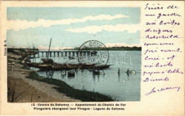 T1/T2 1908 Cotonou, Appontement Du Chemin De Fer Piroguiers Chargeant Leur Pirogue, Lagune / Port, Pirogues, Native Cano - Unclassified