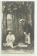 COPPIA MENTRE BRINDA AL PIC NIC   1909   - VIAGGIATA FP - Koppels