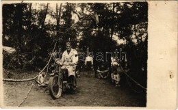 ** T3 Férfi Motorkerékpárral / Man With Motorcycle. Photo (EB) - Zonder Classificatie