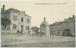 CHATEAUPONSAC (87) – Place De La Fontaine. Editeur Hirondelle. - Chateauponsac
