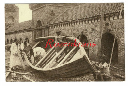 Belgisch Congo Belge Witte Paters Scheepswerf Te Mpala Construction D'une Barque Peres Blancs Indigenes Missionnaires - Belgian Congo