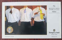 Beverage Waiter Cut The Tie Short,China 2002 Dalian Shangri-La Hotel Five Star Diamond Award Pre-stamped Card - Hotels- Horeca