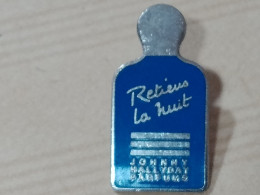 T1 // PIN'S / RETIENS LA NUIT / PARFUM JOHNNY HALLYDAY - Perfumes