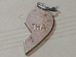 T1 // PENDENTIF "THA" - Anhänger