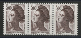 N° 2243a (x3) Cote 90 € Bande De Trois SANS PHOSPHORE Liberté De Gandon Neuf * (MH) Trace Au Verso - Unused Stamps