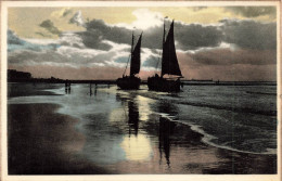 TRANSPORT - Bateaux - Paix Du Soir - Bateau Accosté - Carte Postale - Sailing Vessels