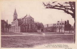 NEUVILLE De POITOU   L'église  Place Du Champ De Foire - Neuville En Poitou