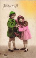 FÊTES ET VOEUX - Joyeux Noël - Deux Enfants Avec Un Bouquet De Fleurs - Carte Postale Ancienne - Other & Unclassified