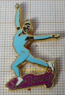 PAT14950 PATINAGE ARTISTIQUE  SURYA BONALY En Version ZAMAC STARPINS - Patinage Artistique