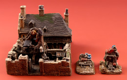 TERRY PRATCHETT - DISCWORLD MODEL: TREACLE MINE ROAD WATCH HOUSE By The Cunning Artificer. Comprises Of Two Building Sec - Sonstige & Ohne Zuordnung