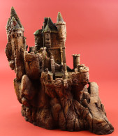 TERRY PRATCHETT - DISCWORLD MODEL: LANCRE CASTLE. By The Cunning Artificer. Limited Edition Of 301. A Few Small Chips No - Otros & Sin Clasificación