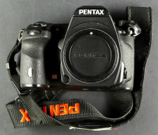 PENTAX K-5. A Pentax Model K-5, Comes In Box Which Includes; Owner's Manual, Battery, Battery Charger, View Finder Scrat - Sonstige & Ohne Zuordnung