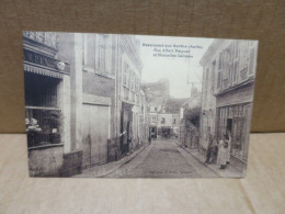 BEAUMONT SUR SARTHE (72) Rue Albert Maignan Et Maximilien Gaisneau Devantures De Commerces Animation - Beaumont Sur Sarthe