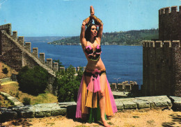 ISTANBUL, PRINCESS BANU, DANCER, FOLCLORE, COSTUME, WOMAN DANCING, ARCHITECTURE, TURKEY - Danse