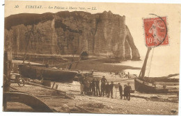 ETRETAT LES FALAISES A MAREE BASSE - Etretat