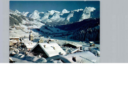 Le Grand Bornand, Féerie Hivernale Sur La Station Avec Au Fond La Chaine Des Aravis - Le Grand Bornand