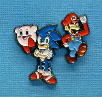 1 PIN'S /  ** SONIC SUPER MARIO BROS & KIRBY ** - Jeux