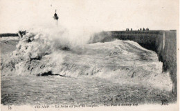 76 Fecamp LA JETEE UN JOUR DE TEMPÊTE   EDIT L.J  CPA  Année 1922  N¨° 18 IMPECCABLE - Fécamp