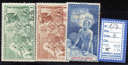 MARTINIQUE  - Charnière - PA 1/3 (Rousseur) - Poste Aérienne