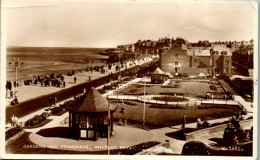 45978 - Großbritannien - Whitley Bay , Gardens And Promenade - Gelaufen 1957 - Altri & Non Classificati