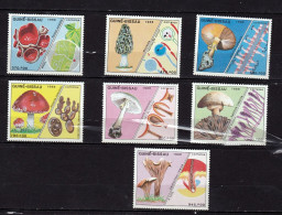 Guinée Bissau 7 Timbres  Série Complète Champignons Neufs Impeccables ** , Pilze,  Setas, Mushroom - Mushrooms