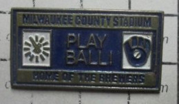 918B Pin's Pins / Beau Et Rare / SPORTS / BASEBALL MILWAUKEE COUNTY STADIUM HOME OF THE BREWERS - Béisbol