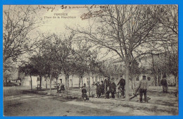 CPA GARD (30) - VERGEZE - PLACE DE LA REPUBLIQUE - Vergèze