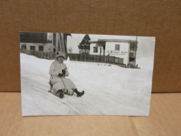 SUISSE Carte Photo Femme Sur Une Luge J WILLI SONN Installationen Beau Plan à Localiser - Au