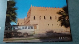 CPSM RIYADH OLD HOUSE FOUTAH DISTRICT MAISON ANCIENNE QUARTIER FOUTAH PHOTO G DELORME VEHICULE BUS CAR - Arabie Saoudite