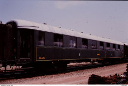 Photo Diapo Diapositive Slide Train Wagon Voyageurs PO Midi à PITHIVIERS Le 13/06/1992 VOIR ZOOM - Diapositives