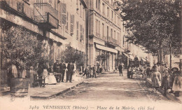 VENISSIEUX (Rhône) - Place De La Mairie, Côté Sud - Café - Ecrit 1919 (2 Scans) - Vénissieux