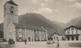 VILLENEUVE PLACE MAIRIE EGLISE VACHE - Villeneuve