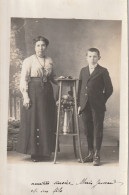 Delcampe - Carte-photo  Studio D'une Femme Avec Son Jeune Fils. Belle Correspondance Au Verso - Fotografie