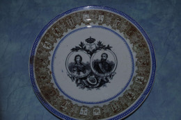 B14 Keramis La Louviere Belgique Léopold II Marie Henriette Assiette Plate Constitution 1837 Marque En Creux Boch Freres - Boch (BEL)