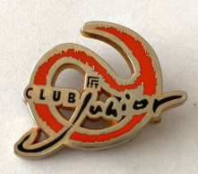 NO PINS Broche TENNIS FFT CLUB JUNIOR / Signé Ballard Fermeture épingle / 33NAT - Tennis