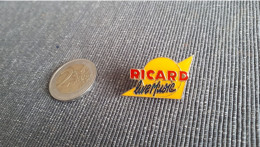 PIN'S PINS RICARD LIVE MUSIC APERITIF APERO ALCOOL ANIS - Boissons