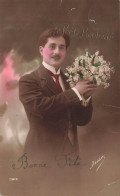 FÊTES ET VOEUX - Je Porte Bohneur - Un Homme Avec Un Bouquet De Fleurs - Colorisé - Carte Postale Ancienne - Autres & Non Classés
