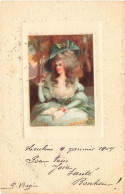 FANTAISIES - Femmes - Une Femme Assise Tenant Un Livre - Colorisé - Carte Postale Ancienne - Femmes