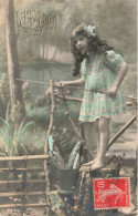 FÊTES ET VOEUX - 1er Avril - Petite Fille à La Pêche - Colorisé - Carte Postale Ancienne - Erster April