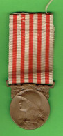 MEDAILLE MILITAIRE COMMEMORATIVE DE LA GRANDE GUERRE 1914 1918 FRANCE MILITARIA - France