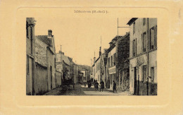 Mezières Sur Seine * Une Rue Du Village - Autres & Non Classés