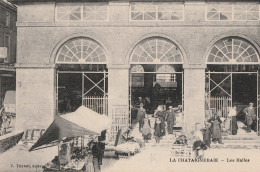 LA CHATAIGNERAIE. - Les Halles. Carte Pas Courante - La Chataigneraie