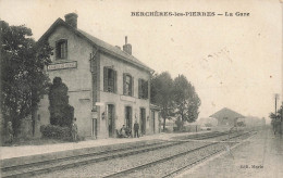 Berchères Les Pierres * Intérieur De La Gare Du Village * Ligne Chemin De Fer - Autres & Non Classés