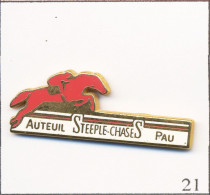Pin's Jeux - PMU / Steeple-Chase Auteuil & Pau. Non Estampillé. Zamac. T716-21 - Jeux