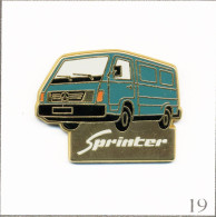 Pin's Transport - Utilitaire / Mercedes Sprinter - Version Verte. Estampillé Sofrec. Zamac. T726-19 - Mercedes