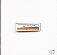 Pin's Banque / Assurance - Logo De La Compagnie D’Assurance Winterthur. Non Estampillé. Métal Peint. T728-07 - Banques