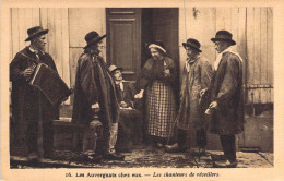 FOLKLORE - Les Auvergnats Chez Eux - Les Chanteurs De Reveillers - Accordéon - Carte Postale Ancienne - Personen